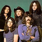 Smoke On The Water երգի բառերը ՝ Deep Purple- ի կողմից 